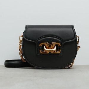Shoulder bag with buckle